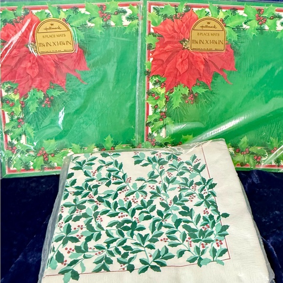 2 SETS/SEALED VINTAGE HALLMARK PLACEMATS CARDBOARD 8 POINSETTIA & HOLLY &NAPKINS - Picture 4 of 14